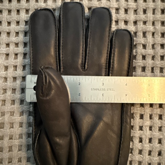 Brand New Black Leather Gloves - Picture 4 of 5